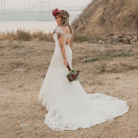 Beautiful Wedding Dress - Picture 3 of 6